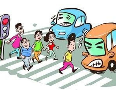 郑州交通事故赔偿律师：辅道右转算不算闯红灯，闯红灯后发生车祸保险赔吗