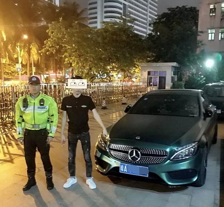 发生交通事故要怎么赔：尾号“15N15”的深绿色奔驰车主，你在抖音上太�瑟了。