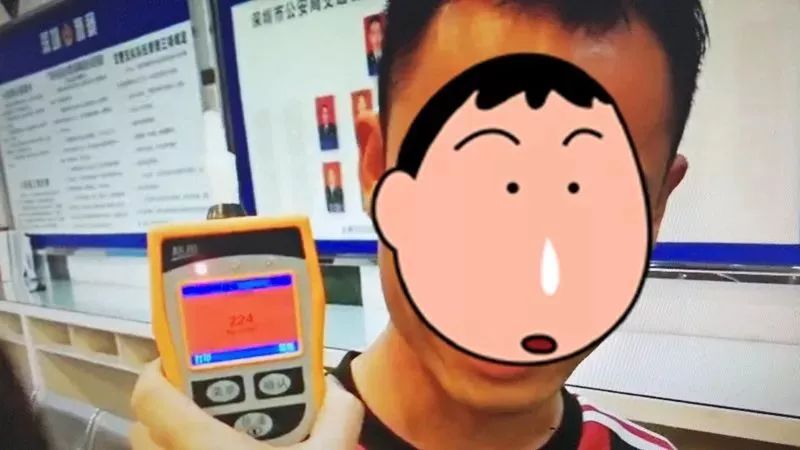 意想不到!醉酒司机连撞四车，下车后第一件事竟是…